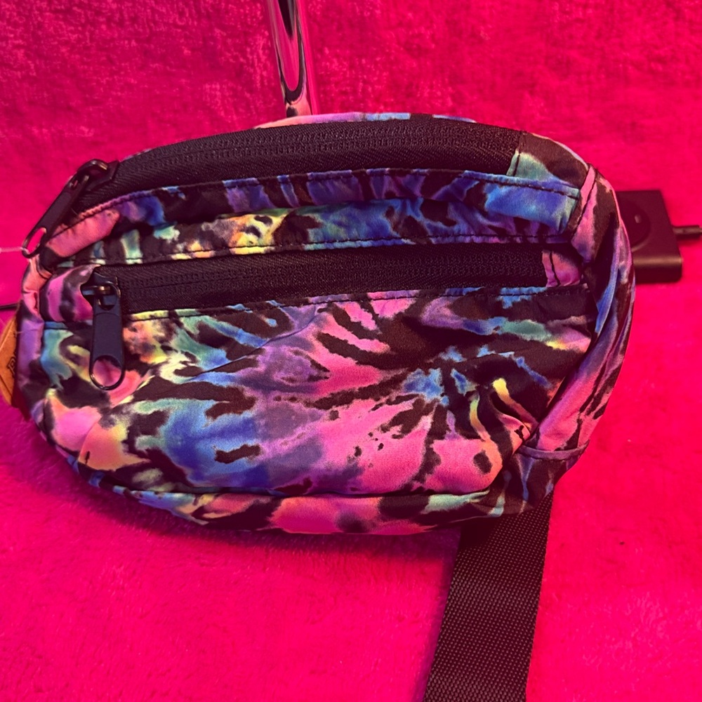 🏷️ - NWT Pink Nylon Fanny Pack ( Multi color)